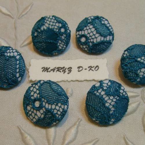 6 boutons tissu 22mm " dentelle de calais turquoise "