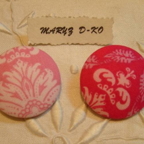 Boutons tissu 32mm  arabesques rose / rouge 