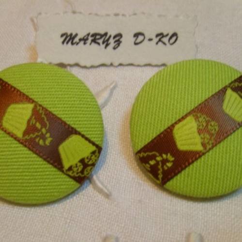 Duo boutons tissu 32mm " anis ruban marron cup cakes " 