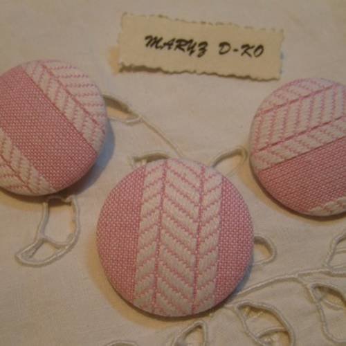 Trio boutons tissu 32mm toile à matelas rose chevrons blanc 