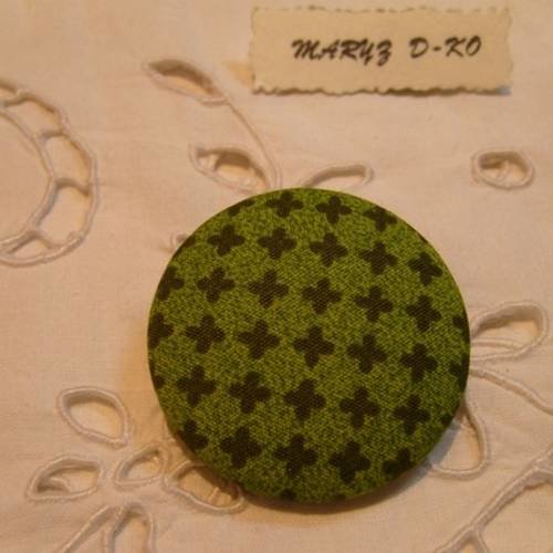 Bouton tissu vintage 40mm point de croix fond vert 