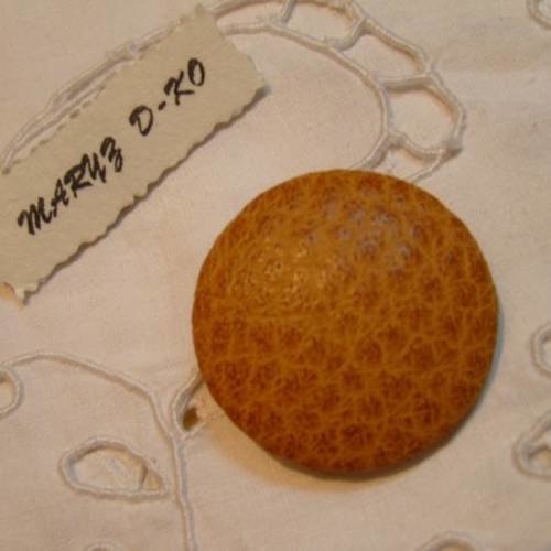 Bouton cuir d'autruche 32mm  " marron " 