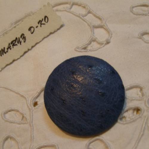Bouton cuir d'autruche 32mm  " bleu " 