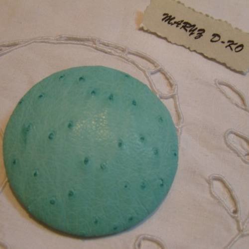 Bouton 50mm recouvert de véritable cuir d'autruche  bleu lagon