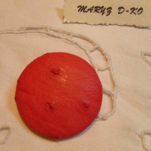 Bouton cuir d'autruche 32mm rouge framboise  