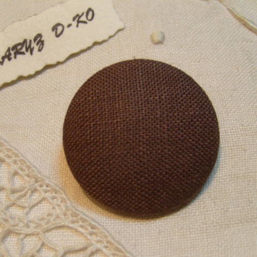 Bouton 32mm recouvert d'un tissu lin et coton" marron " 