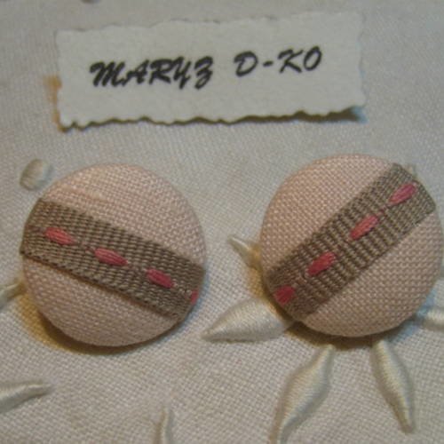 Boutons 20mm tissu lin rose pale et ruban à pointillés