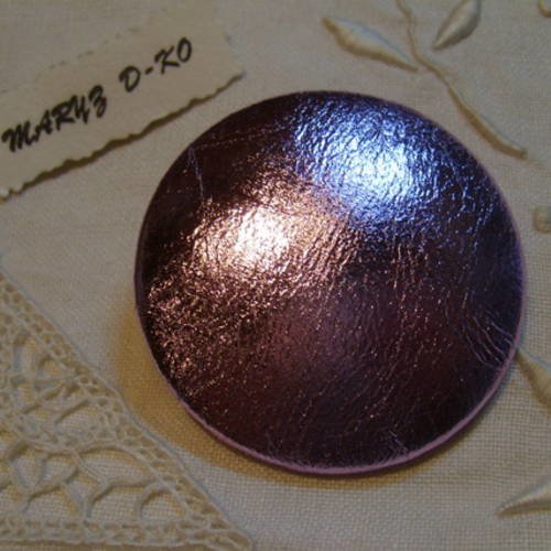 Bouton 50mm recouvert cuir chevreau rose métal 