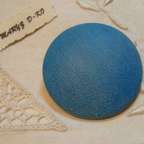 Gros bouton cuir d'agneau plongé bleu maldives 50mm 