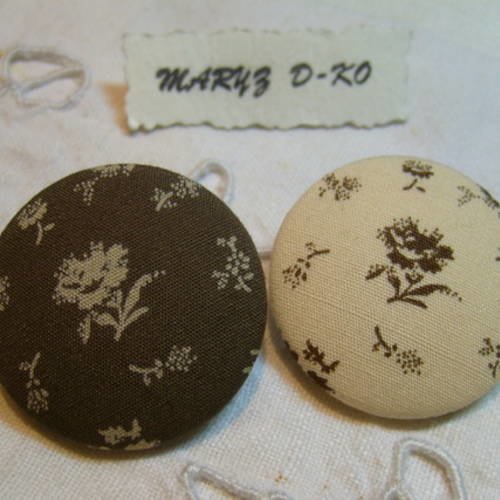 Boutons 32mm recouverts de tissu coton fleuri 