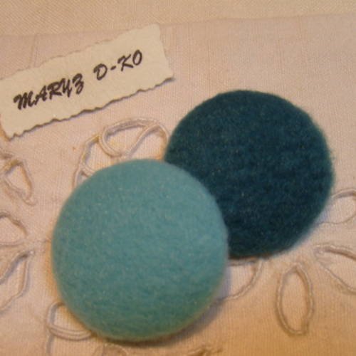 Assortiment de 2 boutons 32mm tissu feutré bleu  