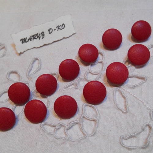 12 boutons 12mm recouverts de cuir d'agneau rouge  