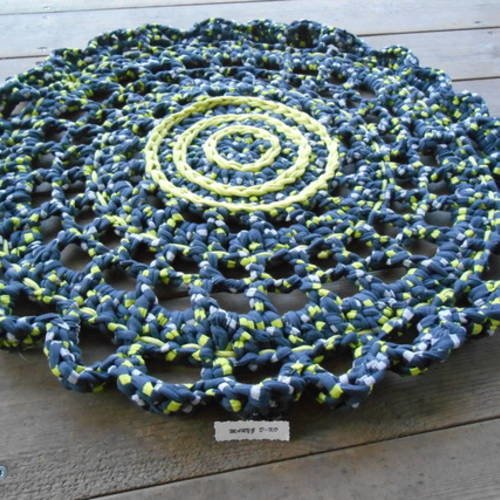 Tapis trapilho 60cm grosse fleur réalisée au crochet 