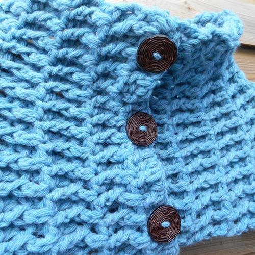 Snood tour de cou au crochet en laine bleu 