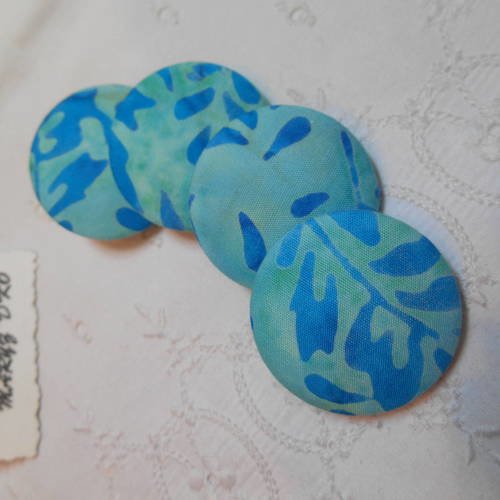 Boutons 32mm recouverts de tissu batik bleu lagon 