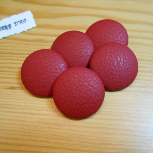 5 boutons 32mm recouverts de simili cuir rouge 