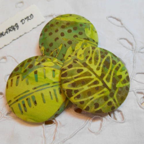 3 boutons 40mm recouverts de tissu batik vert 2 