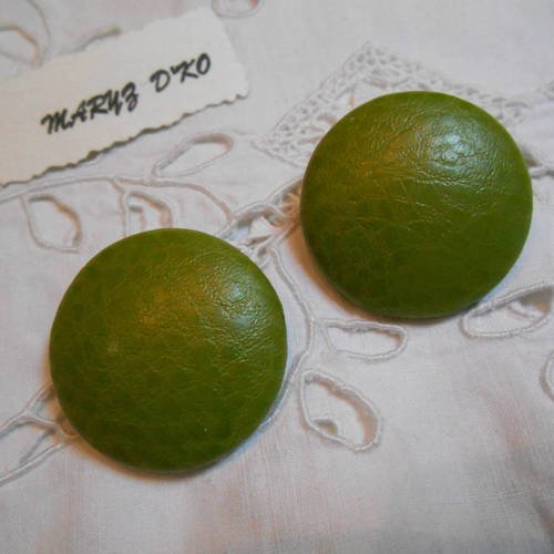 2 boutons 32mm recouverts de simili cuir vert olive 
