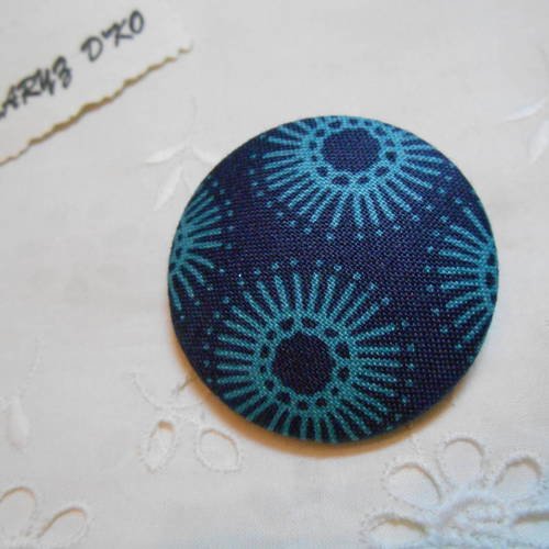 Bouton 40mm recouvert tissu coton fantaisie bleu 