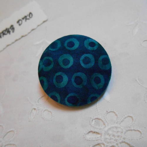 Bouton 32mm recouvert de tissu coton anneaux turquoise 