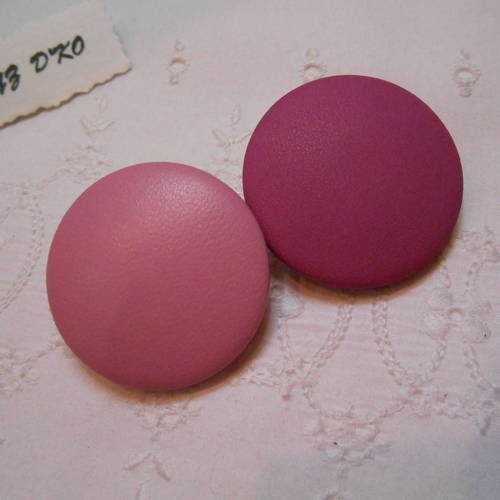 2 boutons 32mm recouverts de cuir d'agneau rose 