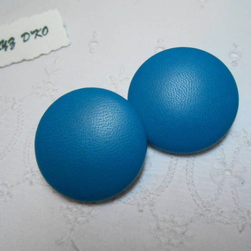 2 boutons 32mm recouverts de cuir d'agneau plongé bleu 
