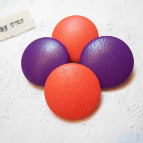 4 boutons 32mm recouverts de cuir d'agneau plongé orange/violet 
