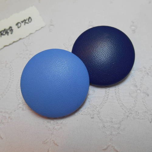 2 boutons 32mm recouverts de cuir d'agneau plongé bleu 