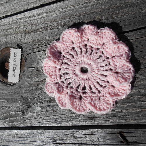 Fleur rose pale 10cm réalisée au crochet 
