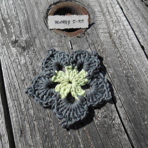 Fleur étoilée coton bicolore de 7cm création crochet 