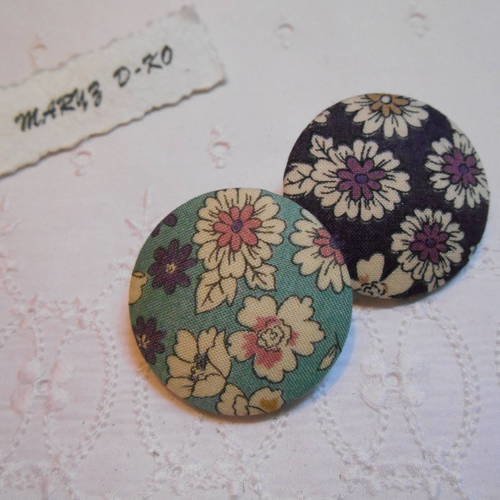 Boutons 32mm tissu frou frou fleuri violet/vert de gris 