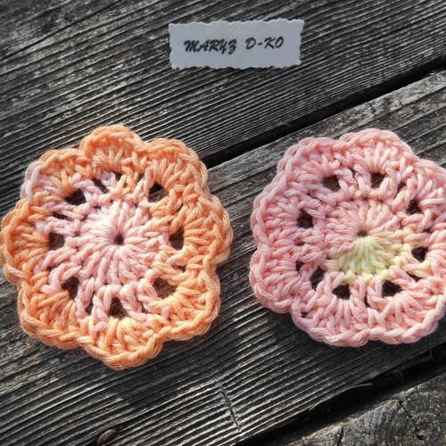 Duo de fleurs dégradé de orange création crochet 7cm 