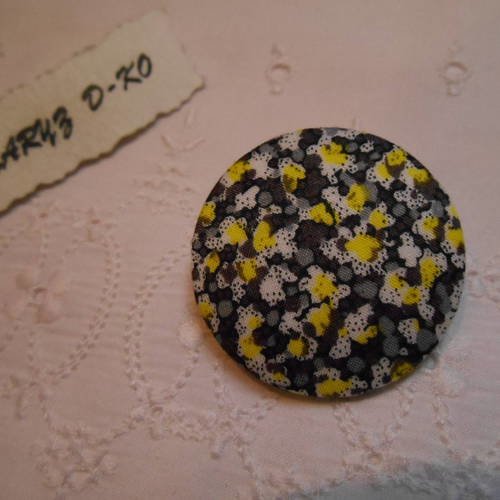 Bouton tissu 32mm liberty of london "pepper gris/jaune" 