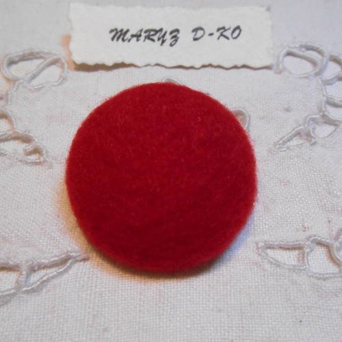 Bouton recouvert de tissu polaire 32mm " rouge " 