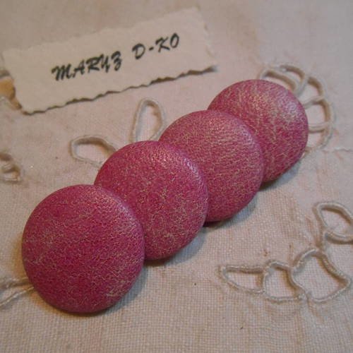 4 boutons 22mm recouverts de cuir craquelé rose 