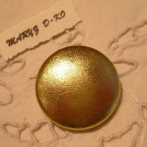 Bouton cuir d'agneau 32mm  métallisé doré 