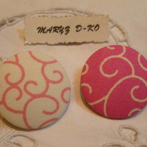 Duo boutons tissu 32mm " arabesques rose/écru" 
