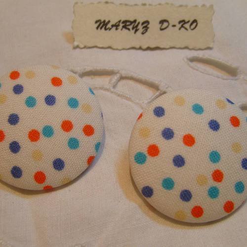 Boutons tissu 32mm " pois multicolores fond blanc " 