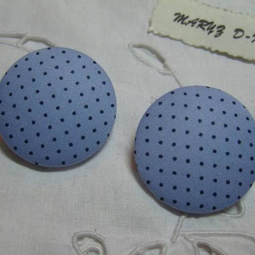 2  boutons  tissu  32mm " pois noir fond bleu "