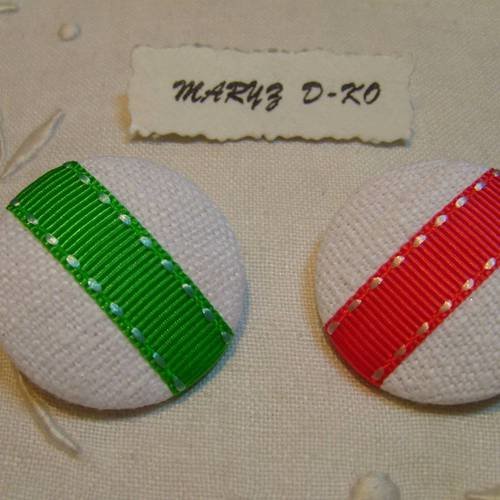 Duo boutons tissu 32mm " drap ancien ruban rouge et vert pointillés "