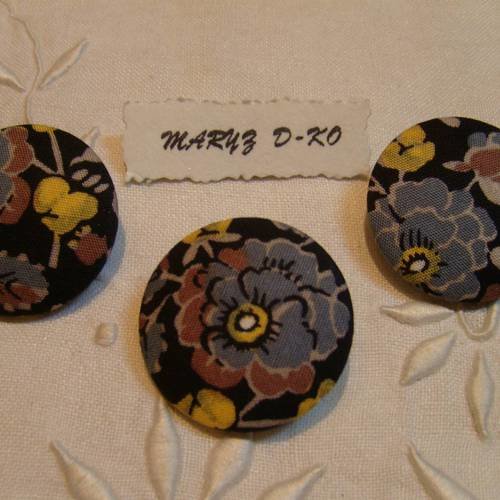 Trio boutons tissu 32mm "  grosses fleurs fond noir "