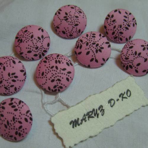 8 boutons tissu 18mm " feuillage noir fond rose "