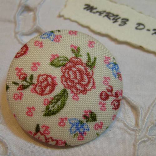 Bouton tissu 32mm " fleuri parsemé mini fleurs "