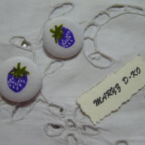 2 boutons tissu 22mm" baies violettes "