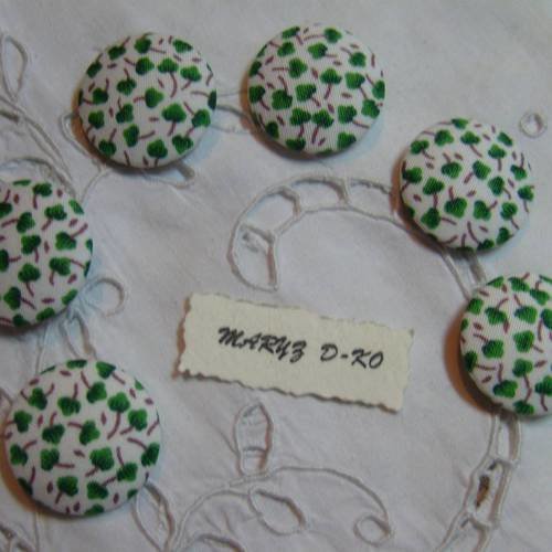 6  boutons tissu coton 28mm"petites fleurs vertes"