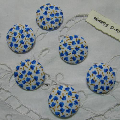 6  boutons tissu coton 28mm"petites fleurs bleues"