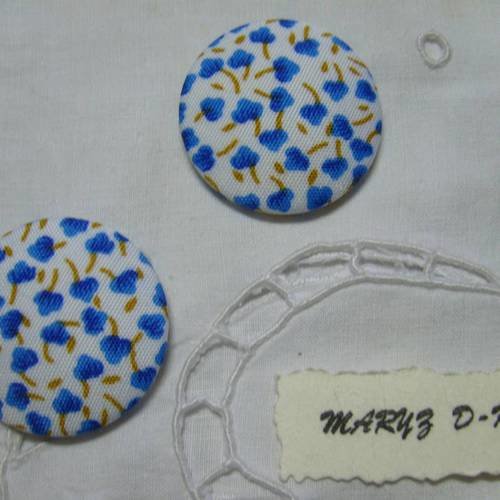 2 gros boutons tissu ,à coller "petites fleurs bleues" 32mm