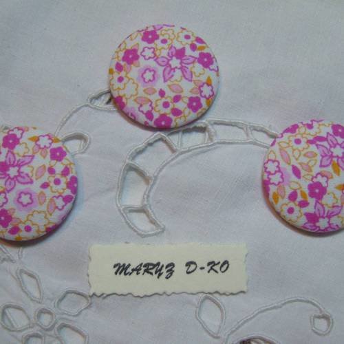 3 gros boutons tissu à coller 32mm "fleurs  rose "