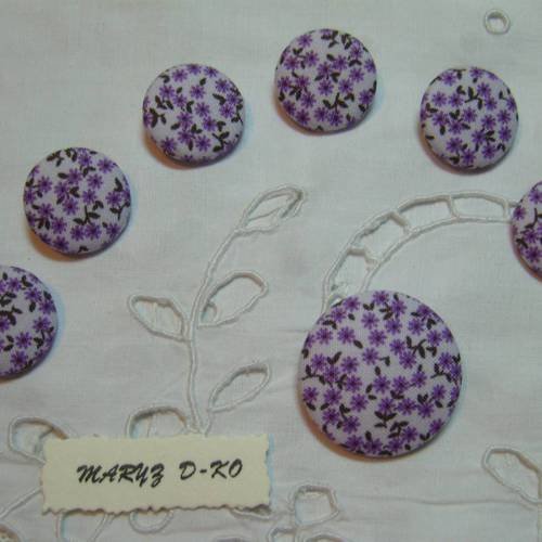 Assortiment 7 boutons  tissu "petites fleurs violettes"22 et 32mm