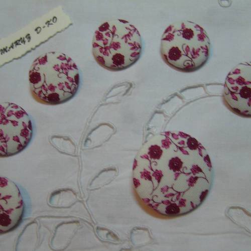 Assortiment 7 boutons  tissu "fleuri framboise"22 et 32mm
